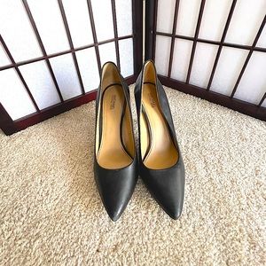 Black leather heels MK
